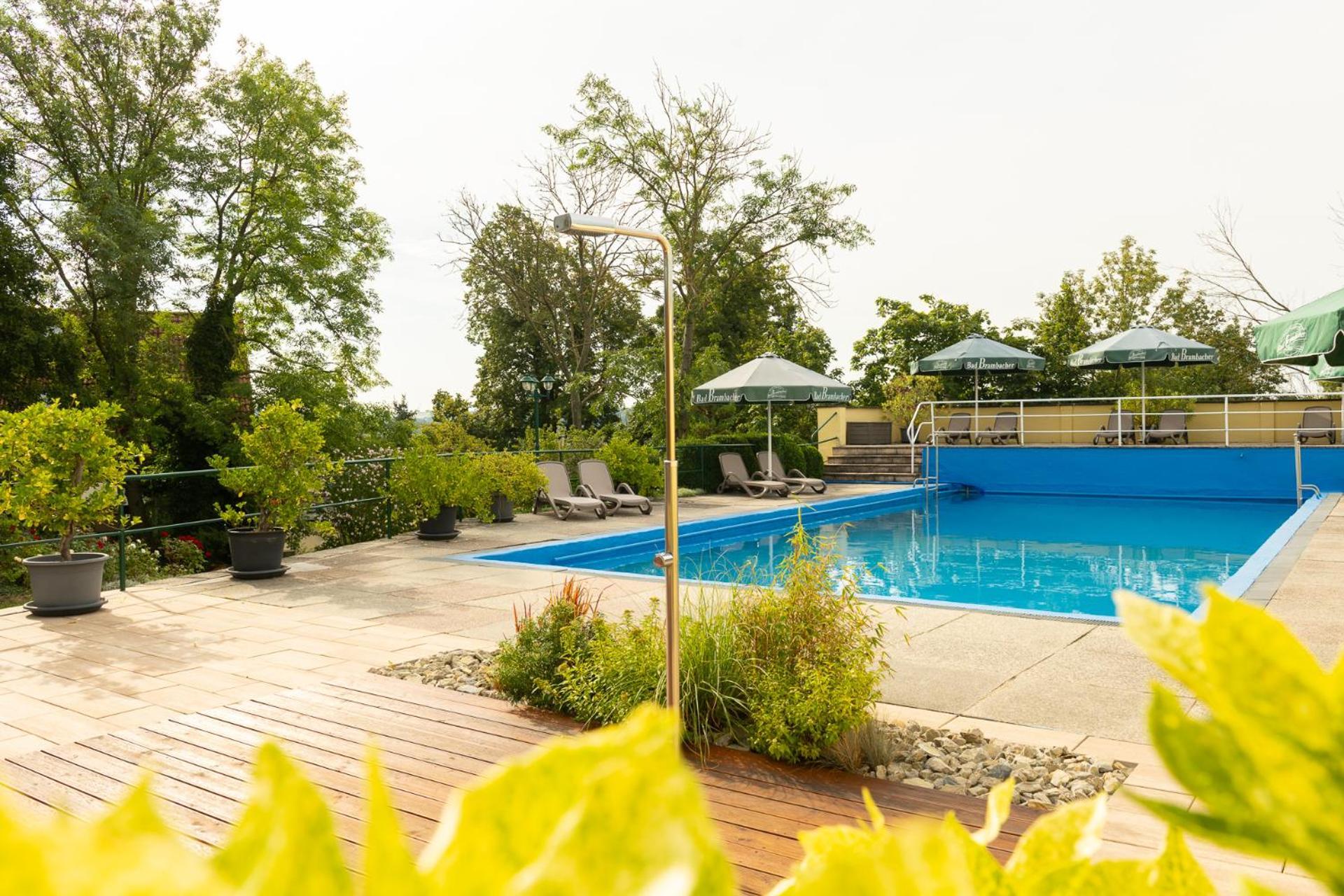Berghotel Wilhelmsburg Bad Kosen Exterior foto